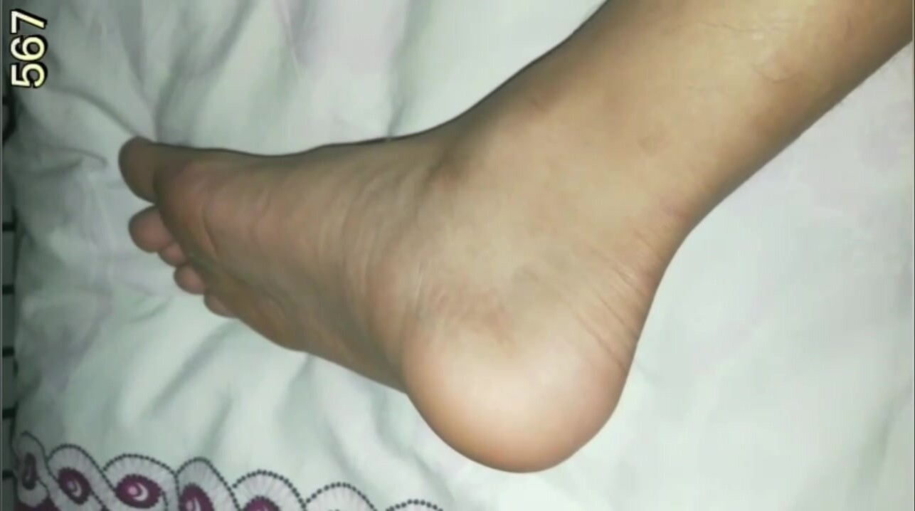 【推荐上集】灌醉天菜小鲜肉,偷摸吸脚啄鸡