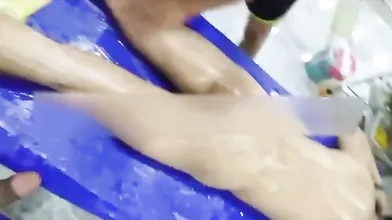 【粉丝福利】真实勾引东北澡堂小鲜肉,在洗澡池吃屌