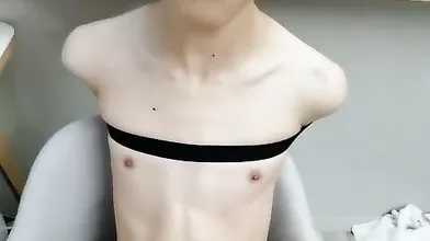 【高中生】高中生弟弟发育的真好 鸡吧这么大 还喜欢被男人操～