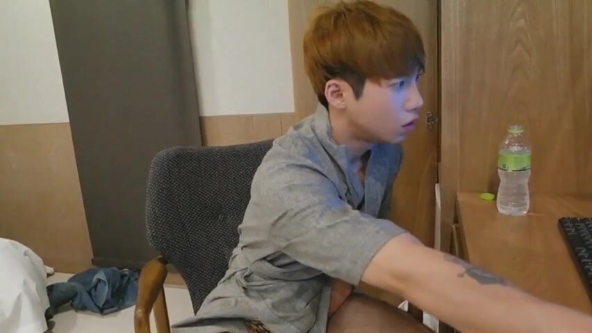 【高级男模】韩国欧巴,寂寞在酒店自己玩大鸡鸡1