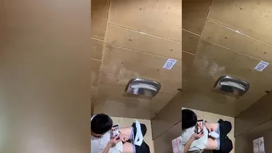 偷窥室友上厕所