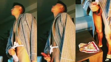 四川小虎大鸡巴飞机自慰射好多到内裤