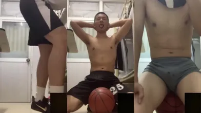 平头帅哥被视讯调教撸屌