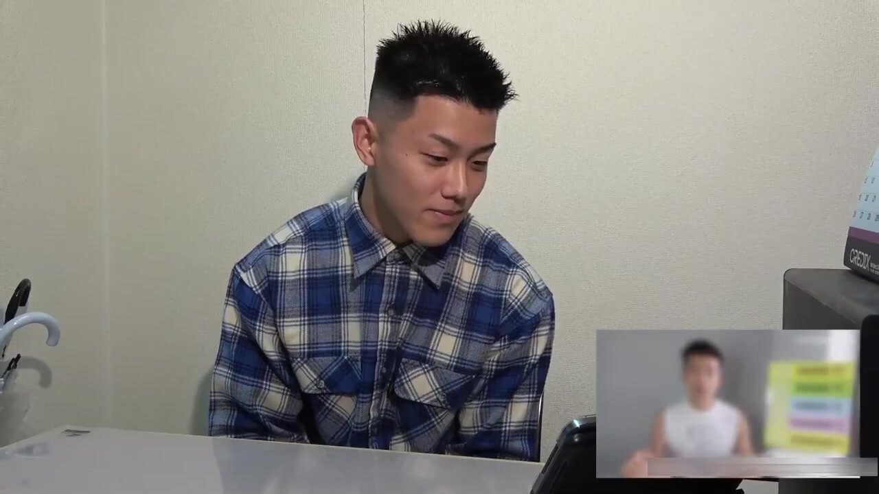可爱宏翔弟弟,和教练叔叔床上玩性爱游戏