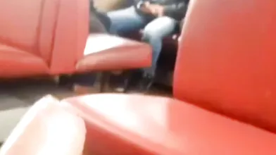 新人求关注 公交车 地铁上当着其他人的面撸屌合集 有的乘客甚至过来口交
