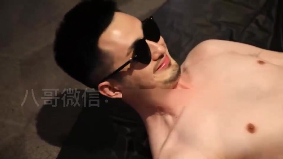 【3币下集】八块腹肌咖啡馆偶遇,艳遇两直男同事引诱回酒店3P