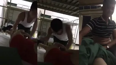 直男好兄弟隔着被子强撸舍友肉屌摩擦