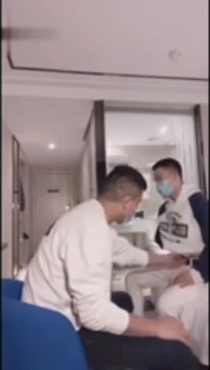 真实拍摄 全程对话 肌肉学员约炮健身教练 我的19CM大黑屌女人都能操潮喷 教练要不要试试？