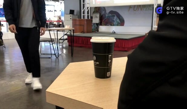 社交牛逼症咖啡馆勾引路人小哥