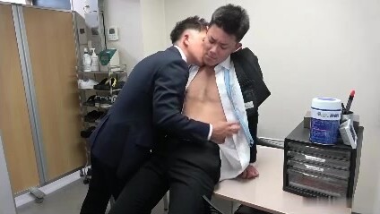 [推荐] 最新宏翔,西装诱惑遭上司猥亵,办公室狂草(上集)