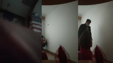 伪娘同时服务两个保安小哥