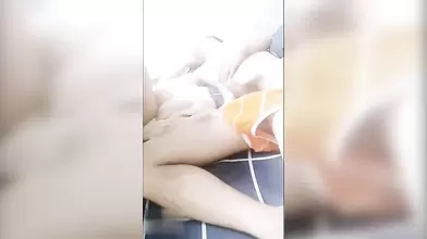 真实乱伦骚逼弟弟趁哥哥熟睡舔硬哥哥大屌然后无套坐上大鸡巴 哥哥被弄醒 竟主动操我 好性福
