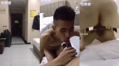 山东浩浩激啪夜场男模三人行,见炮友操逼正爽,提着大粗屌抹油开苞强操,痛得炮友撕心裂肺