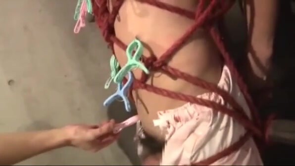 (下集) 【现场调教节目七】紧缚SM调教：电击、夹乳、轮奸,淫乱变态至极