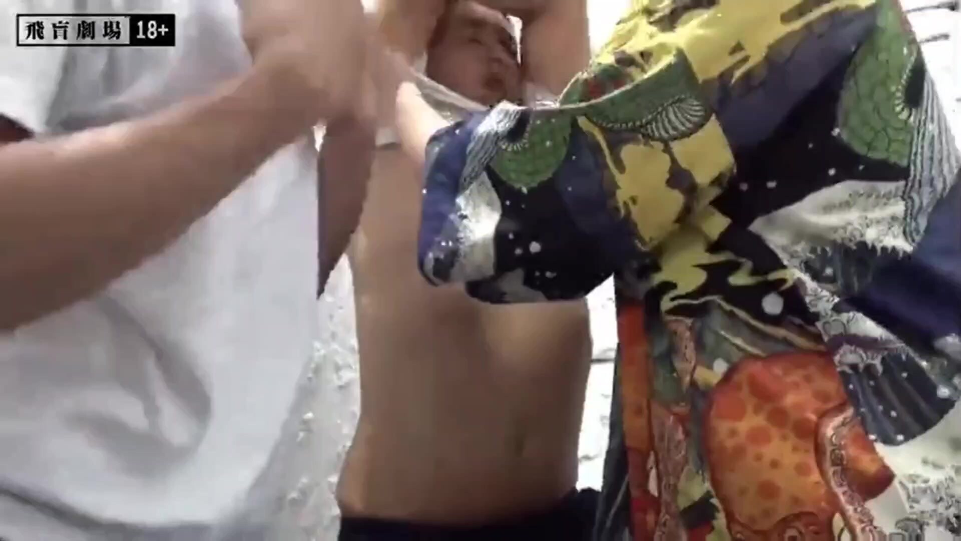 (国产剧情) 风俗按摩警察扫黄,最后警黄一家