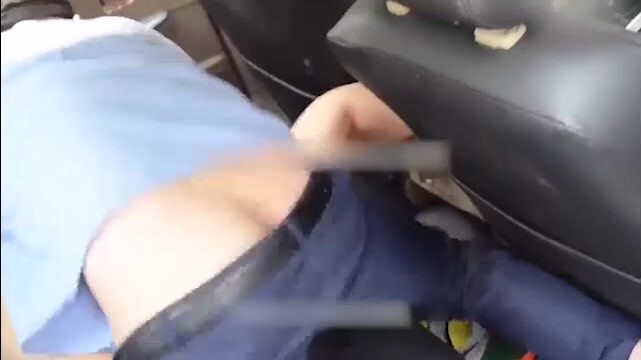 (推荐) 特勤警察执勤太久没有泄欲,出差路上看到一个帅哥直接抓到车里强上