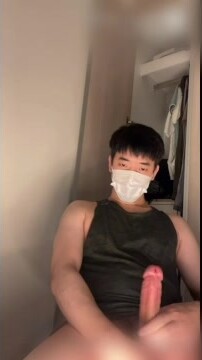 [推荐]长腿帅哥在家自撸驴吊喷精直播福利给粉丝！