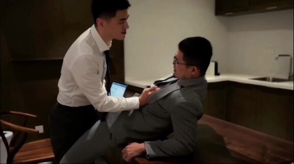 【4k高清】霸道总裁强上我,完整版