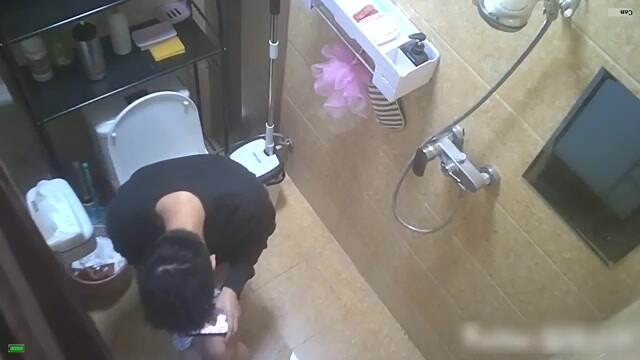 房东出租屋监控(三) 学校附近群租房,记录鲜肉帅哥泄欲
