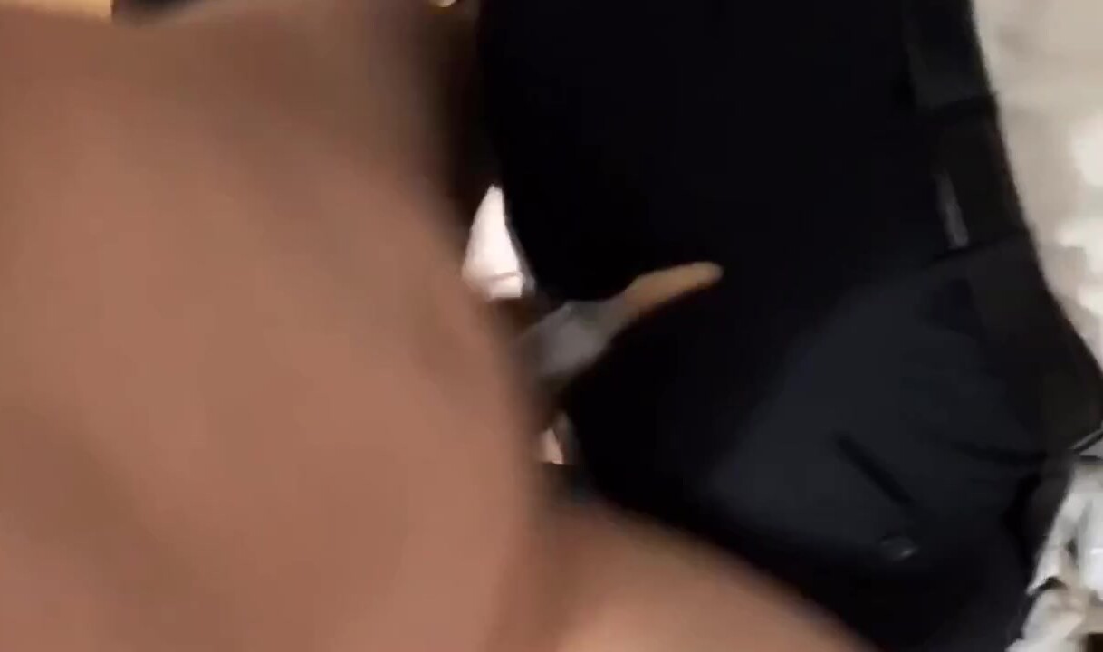 坐飞机认识的帅空少,特地让他穿着制服过来挨操,帅耐的骚样跟平时判若两人,就喜欢玩这种天菜男神,够味儿