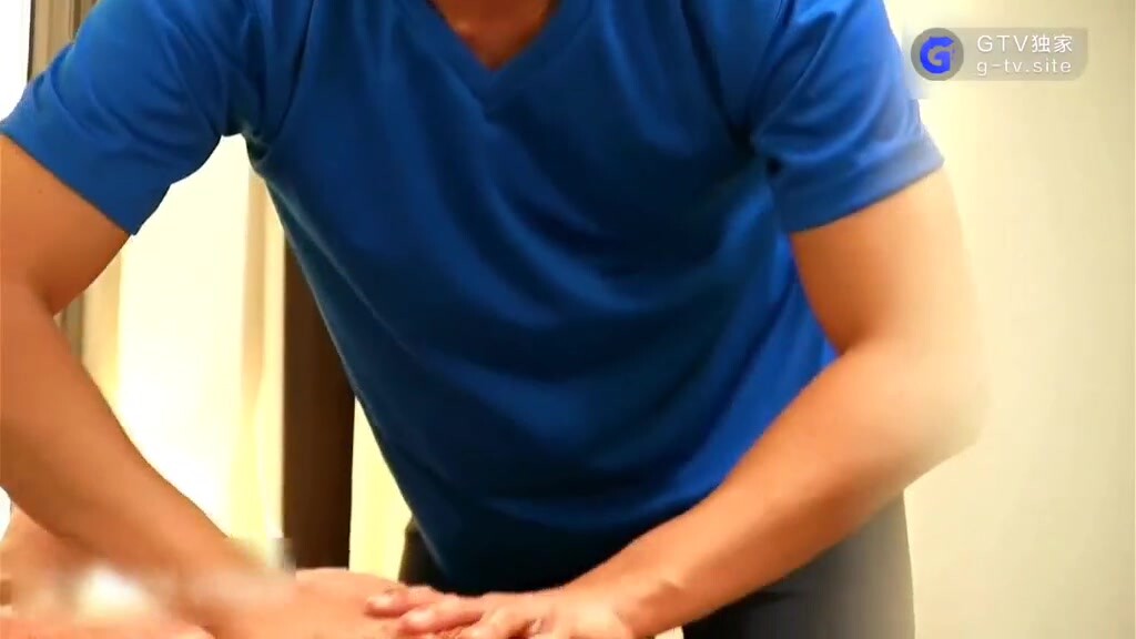 按摩师勾引客人,公共按摩床上坐奸 上集