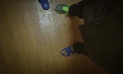 (SM小奶狗) (完整版) 假期补课勾引奶狗弟弟带回家中粗口踩踏微虐口爆喂精