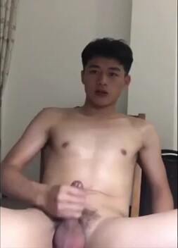 (推荐) 帅哥在家独自打飞机,射得满腿都是,精液量多的惊人