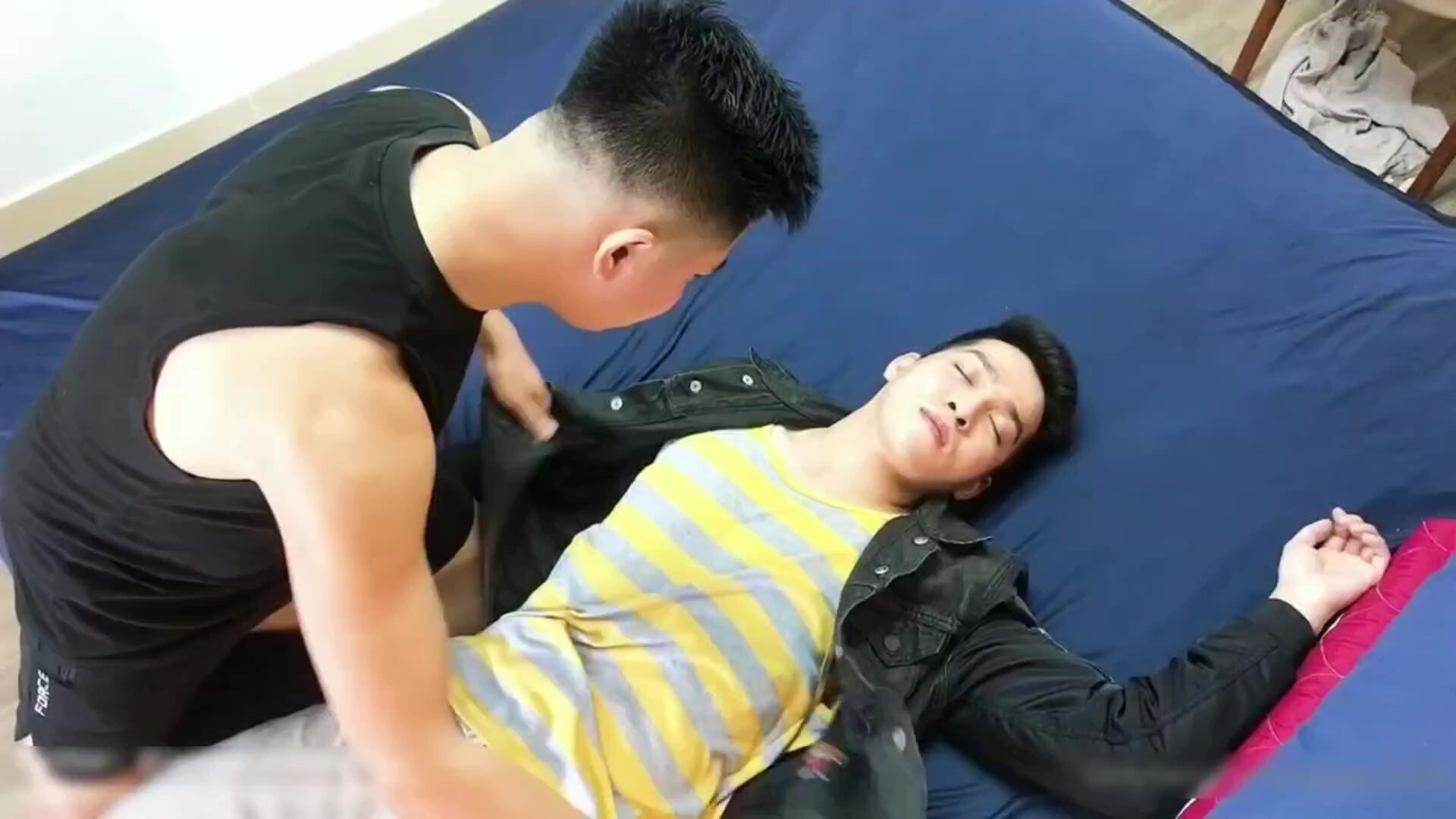 (福利版) 电脑坏了叫维修工来修长太帅忍不住下药强上他,把他干醒在干射他