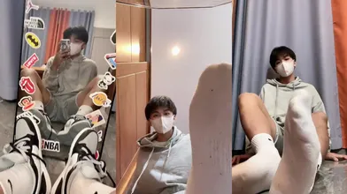 小奶狗学弟的脚丫展示