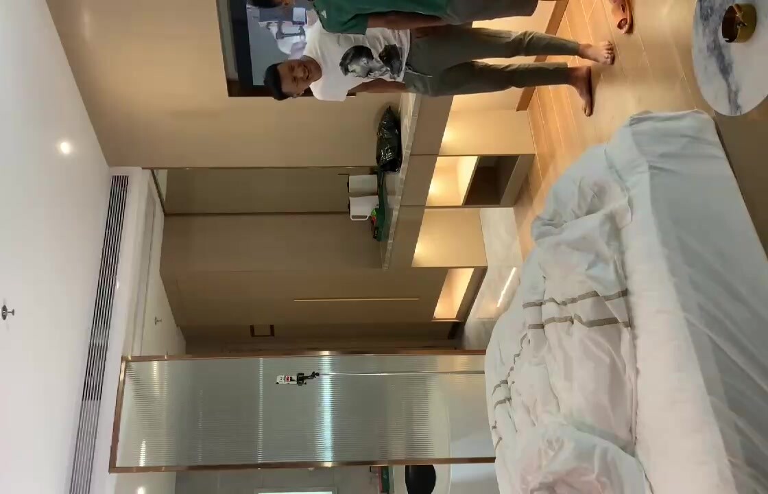 【推荐1_3】光头大叔最新诱玩直男表兄弟,收钱办事一起轮操金主
