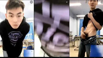 天菜骚奴胆大在教室被主人调教