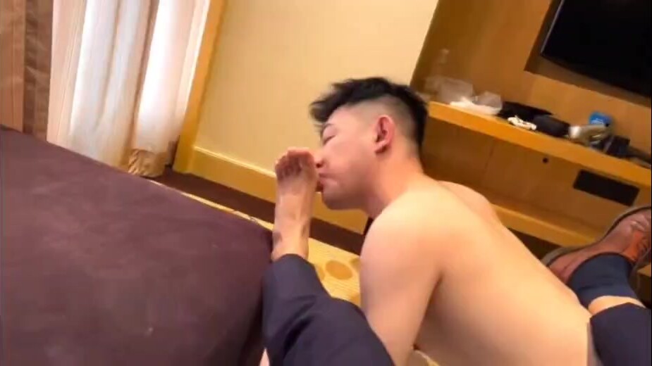 被四个爸爸一起疼爱,酸奶肉棒是我的最爱(上)