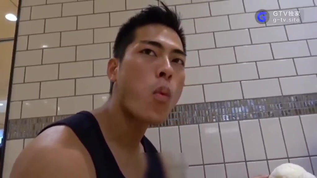 骚体育生第一次被男人玩弄身体 上集