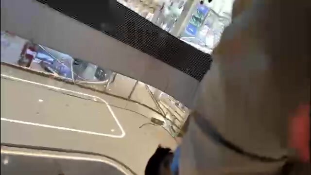 商场尾随天菜小帅哥上厕所,长这么帅竟然还需要自己撸管泄欲