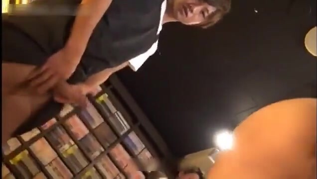 (下) 西装帅哥网吧旅馆偷窥体育生撸屌 被胁迫要报警 惨遭双龙爆菊操玩