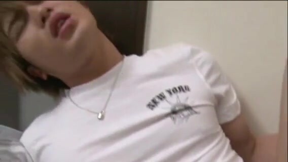 (父子乱伦) (完整版) 儿子手淫自慰翻车老爸偷窥暴露精虫上脑父子乱伦配种高潮泄欲