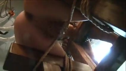 (重口味虐奸) (完整版) 极限性侵熟男保安龟甲缚刑凳控制直肠注射失禁轮奸沦为泄欲玩具