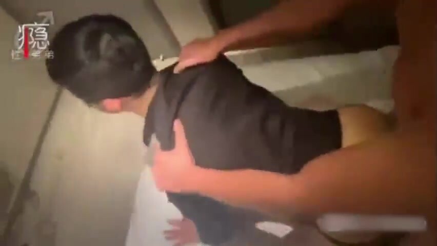 【粉丝福利】性瘾弟弟酒店3P无套内射