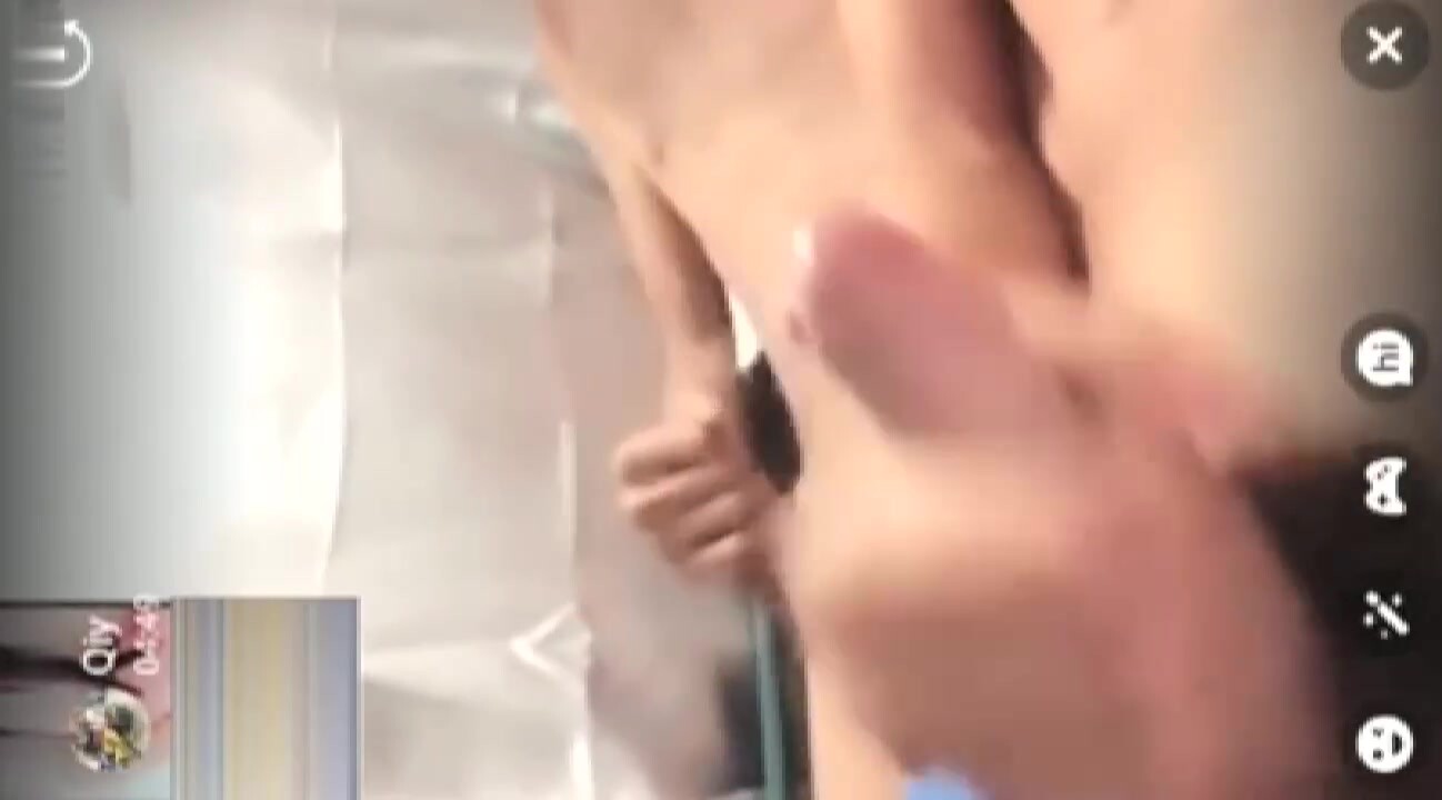女号勾引在校学生,带同学一起来裸聊