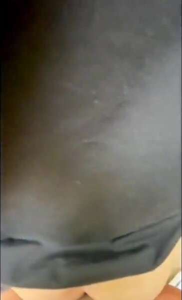 鲜肉小帅河边操射,差点被发现,好刺激