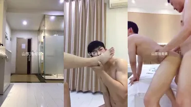 【完整37分钟】山东浩哥最新,调教打桩18岁体育生,喝尿,抽耳光