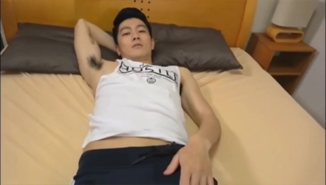 一直暗恋帅哥同事,今天终于有机会喝醉带到房间偷摸,刚摸就醒了只好表白说喜欢他很久了,结果他……1