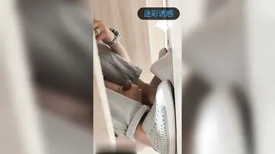 天菜帅哥厕所撸射