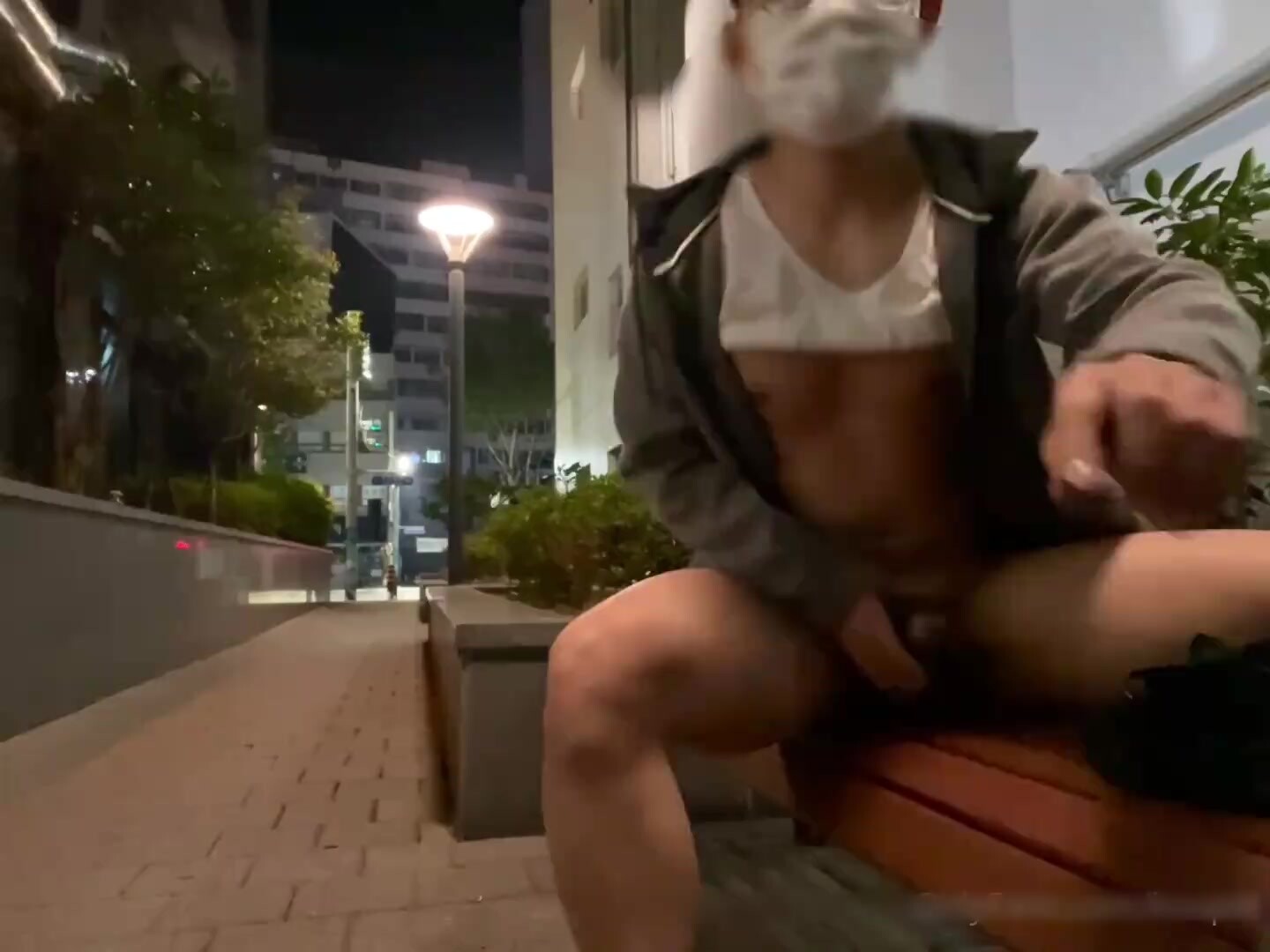 深夜无人的街道 尽头偶尔会有车辆