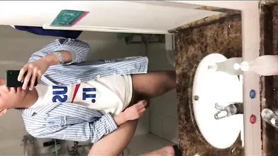 极品天菜体育生性欲极强 生病住院都要到厕所撸屌释放性欲 主页更多精彩视频