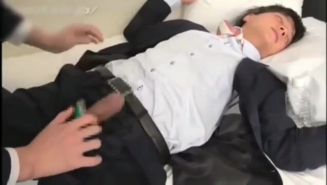 (推荐) 上部  西装同事醉酒扶回房间_趁酒精作用勾引强行玩弄