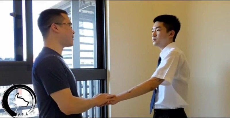 [福利版] 帅气房产中介为了业务,帮客户口交,被射一脸