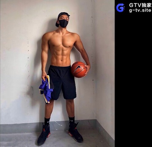 【粉丝福利】分享两个极品型男,后面几天会更新一个短视频