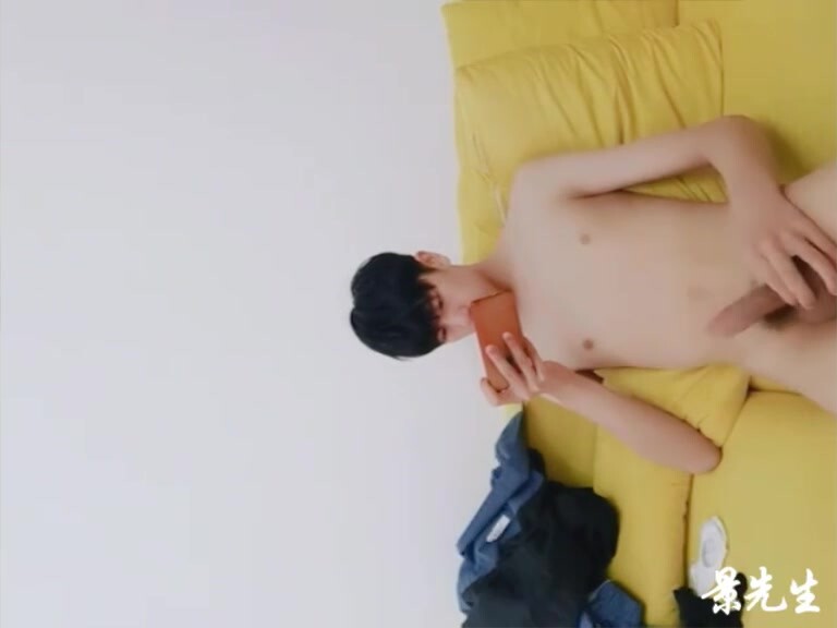 奶狗小帅哥自扣撸射尝精