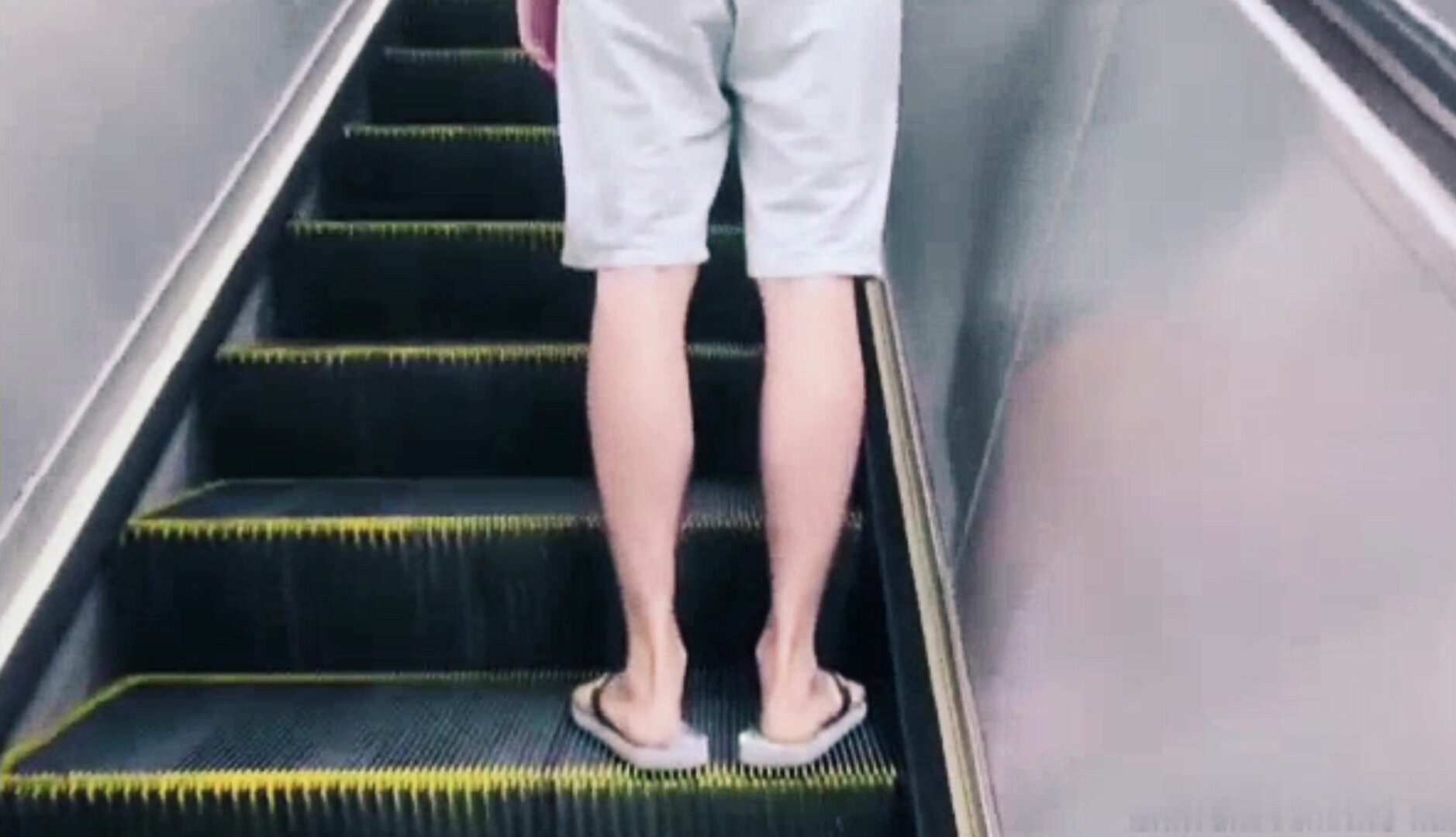 肌肉帅叔户外勾引小青年,操自己骚比(上)
